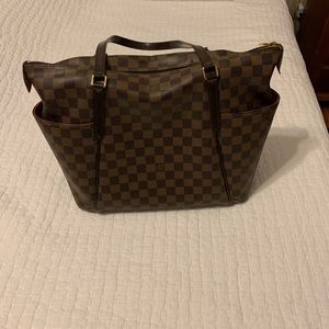 EUC Louis Vuitton Totally MM handbag